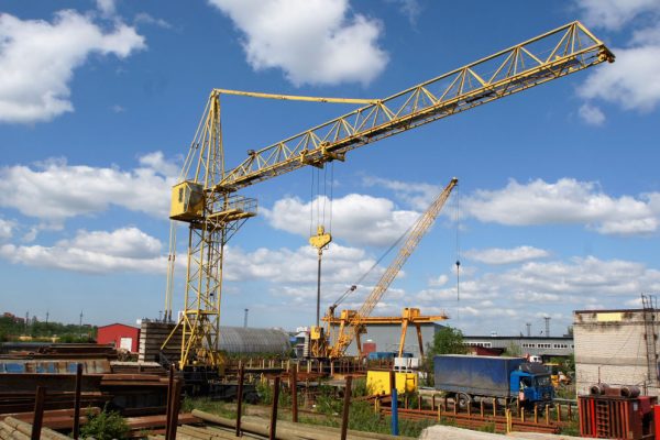 Аренда открытых складских площадей с краном
